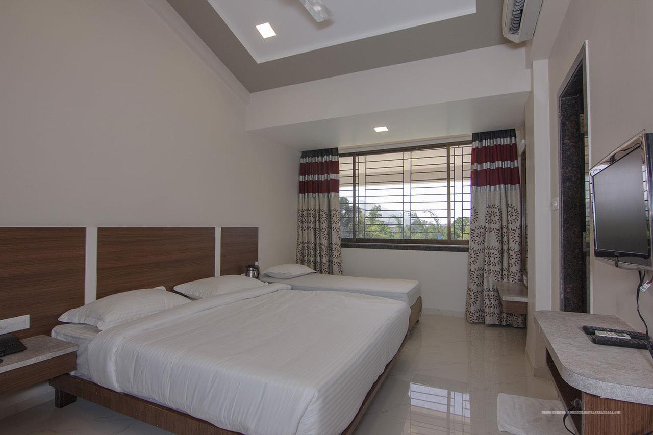 Highland Resort Lonavala Bagian luar foto