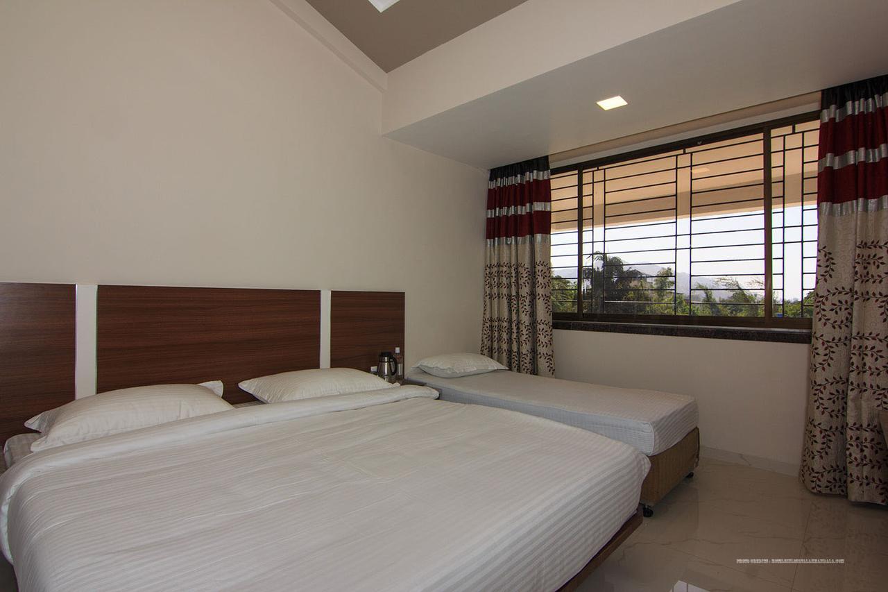 Highland Resort Lonavala Bagian luar foto