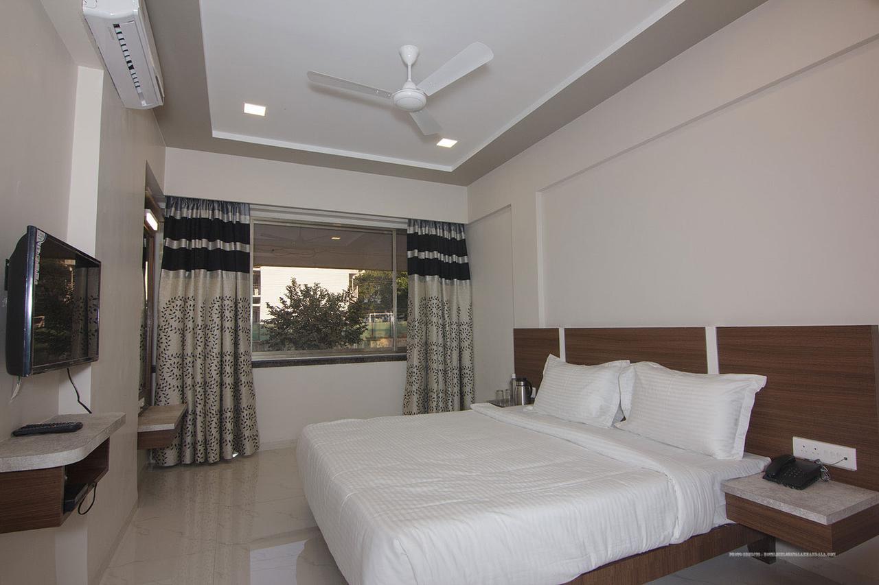 Highland Resort Lonavala Bagian luar foto