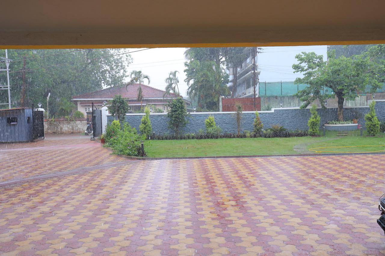 Highland Resort Lonavala Bagian luar foto